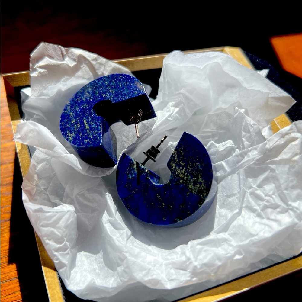 Beautiful lapis statement earrings 🔵🔵
